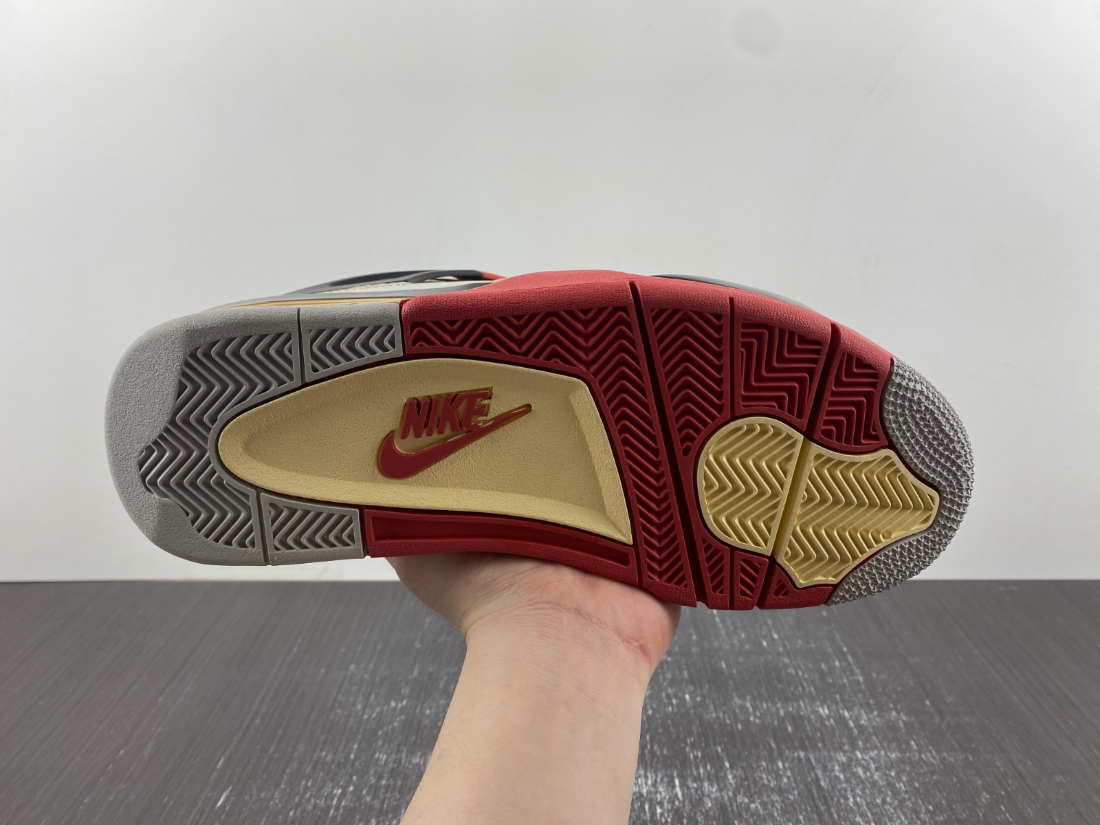 Air Jordan 4 Charizard