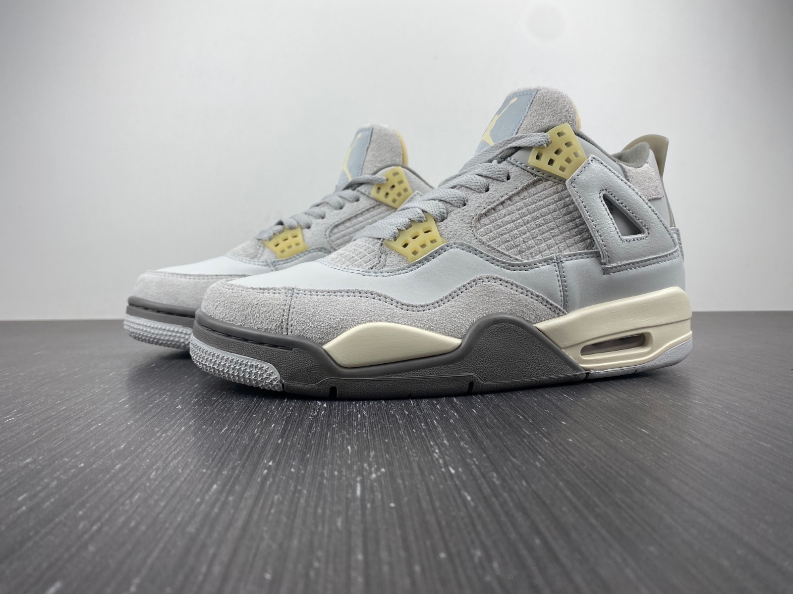 Air Jordan 4 SE Craft Photon Dust