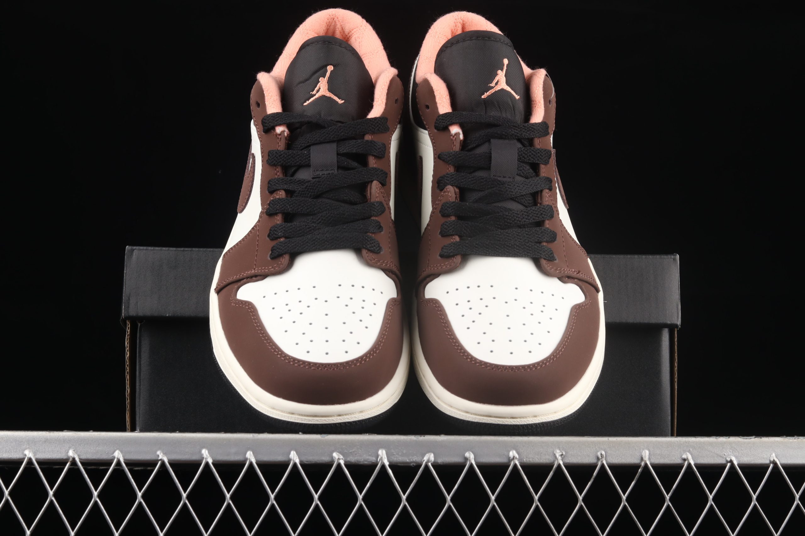 Jordan 1 Low Mocha