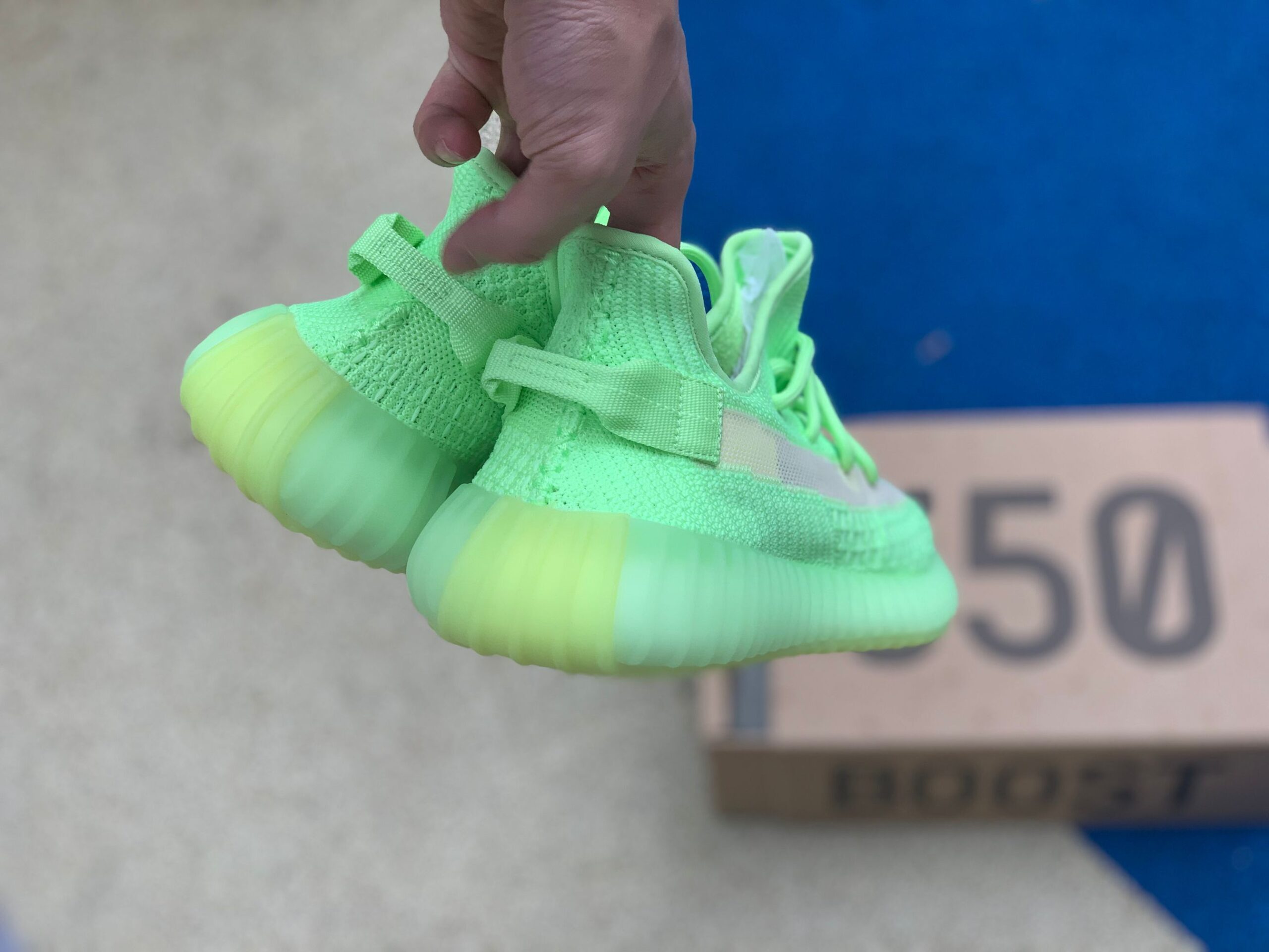 Adidas Yeezy Boost 350 V2 Glow