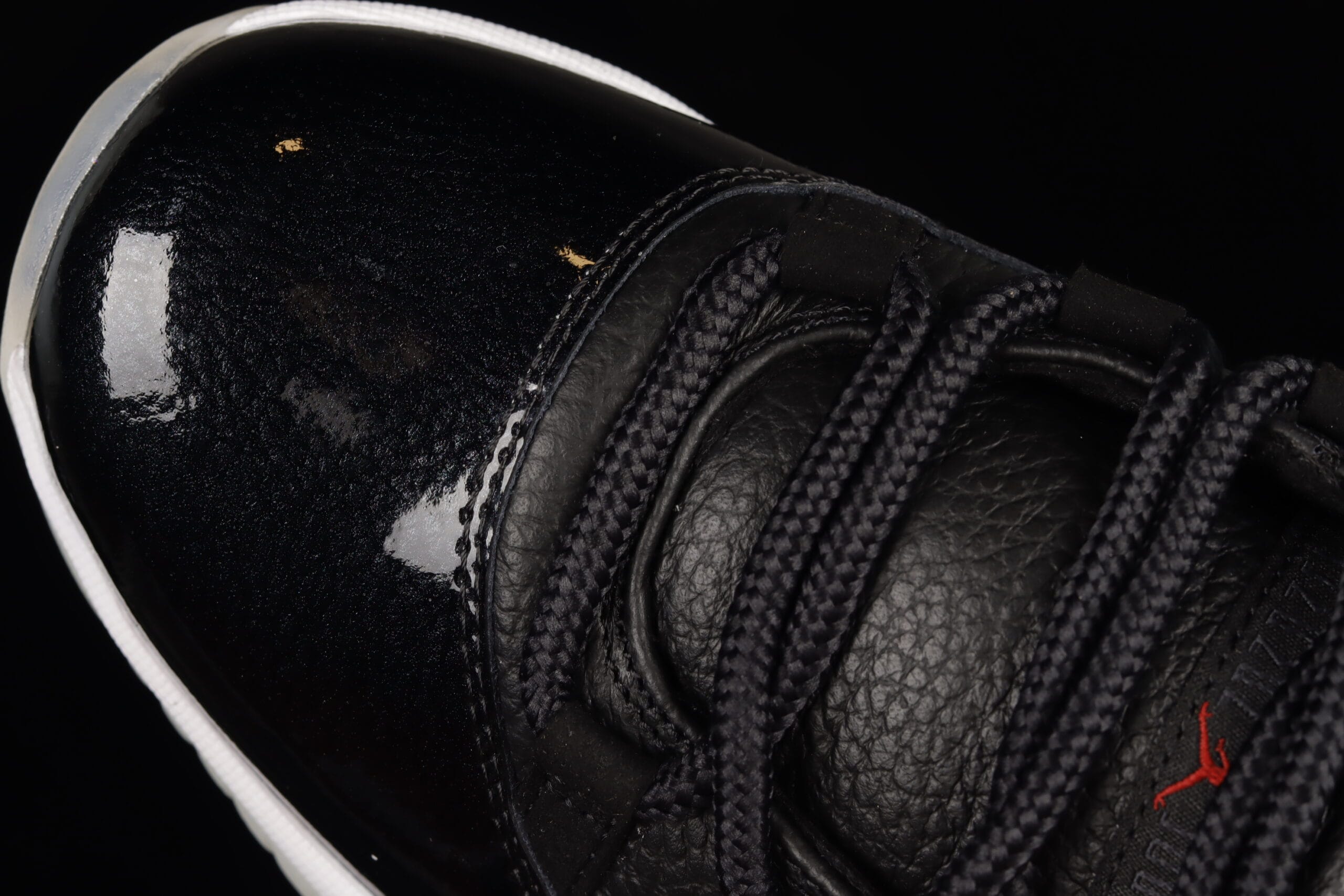 Jordan 11 Retro Low 72-10, Black/White/Sail/Gym Red