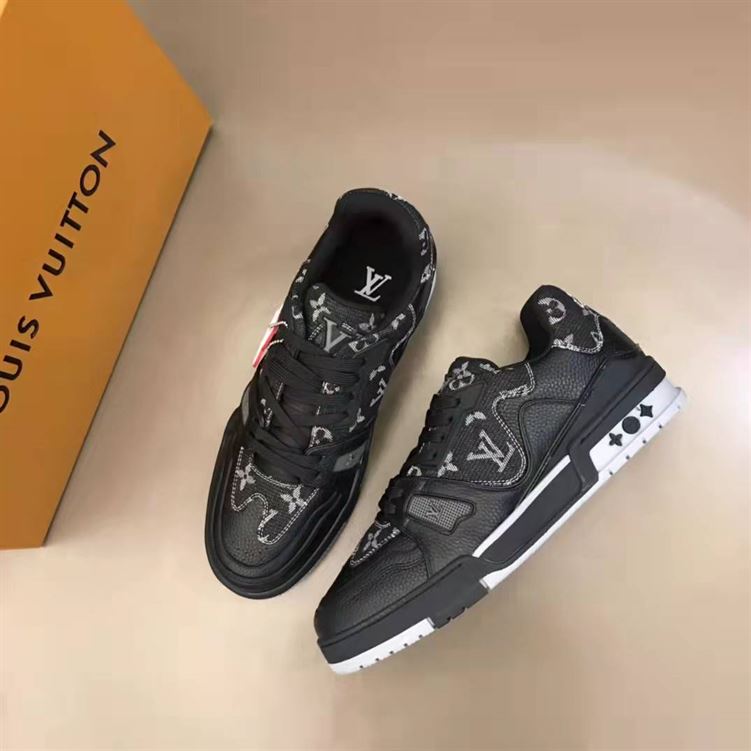 LOUIS VUITTON TRAINER SNEAKER – LVS045