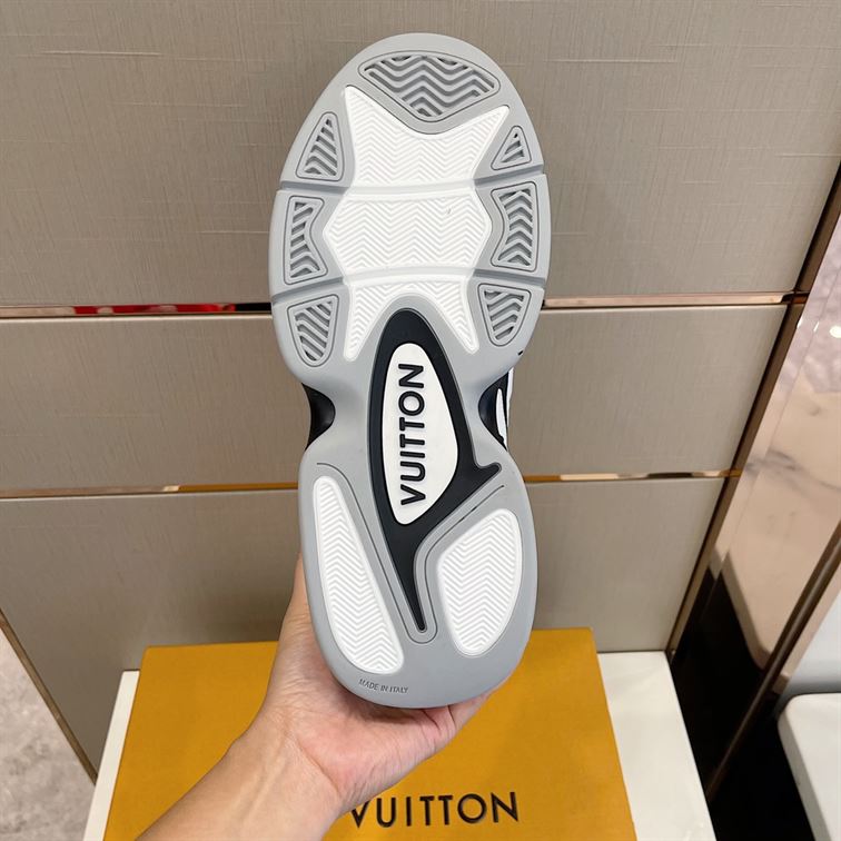 LOUIS VUITTON LV TRAINER 2 SNEAKER – LVS056