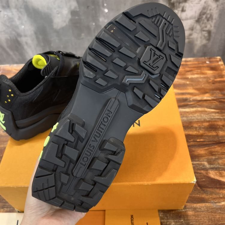 LOUIS VUITTON MILLENIUM SNEAKER – LVS065