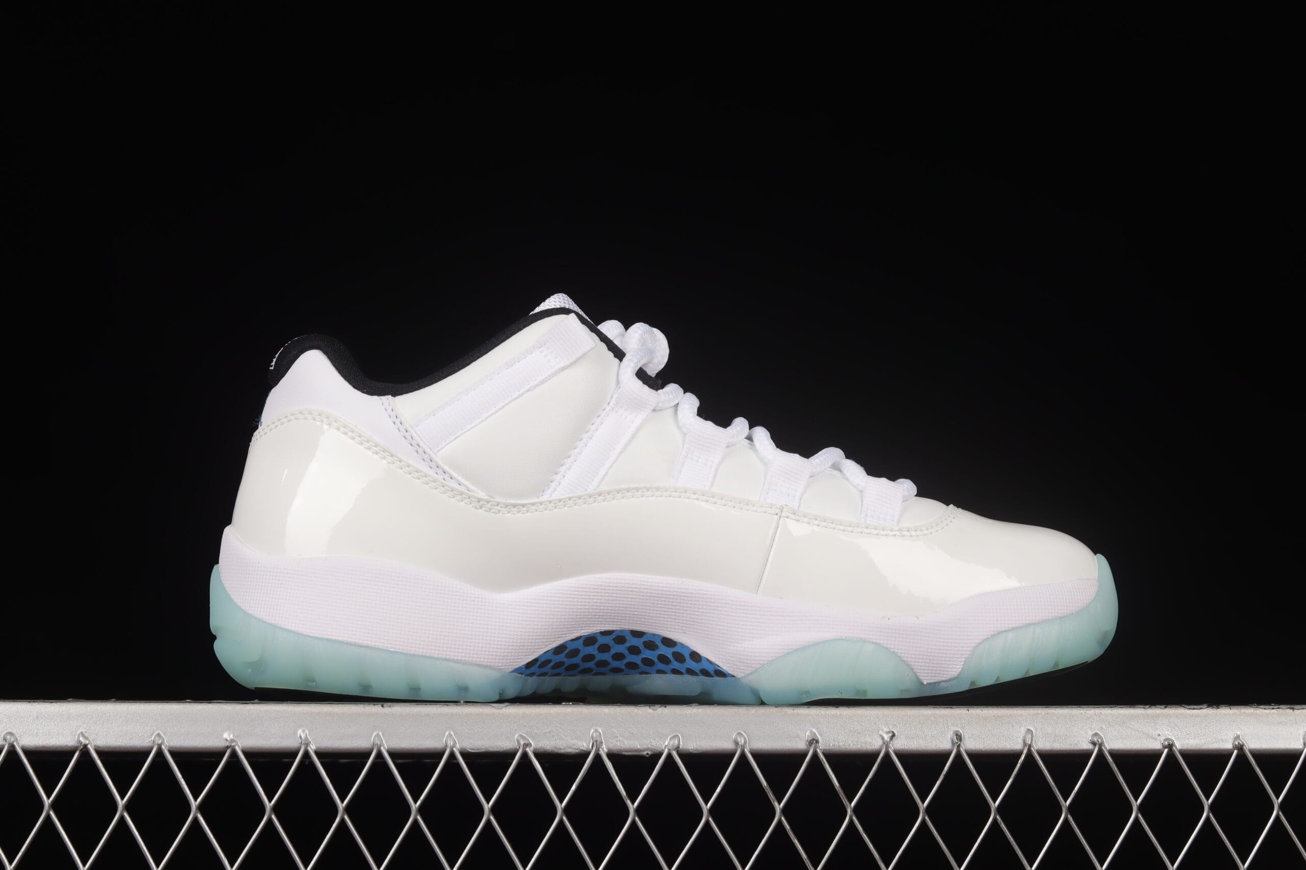 Air Jordan 11 Retro Low Legend Blue