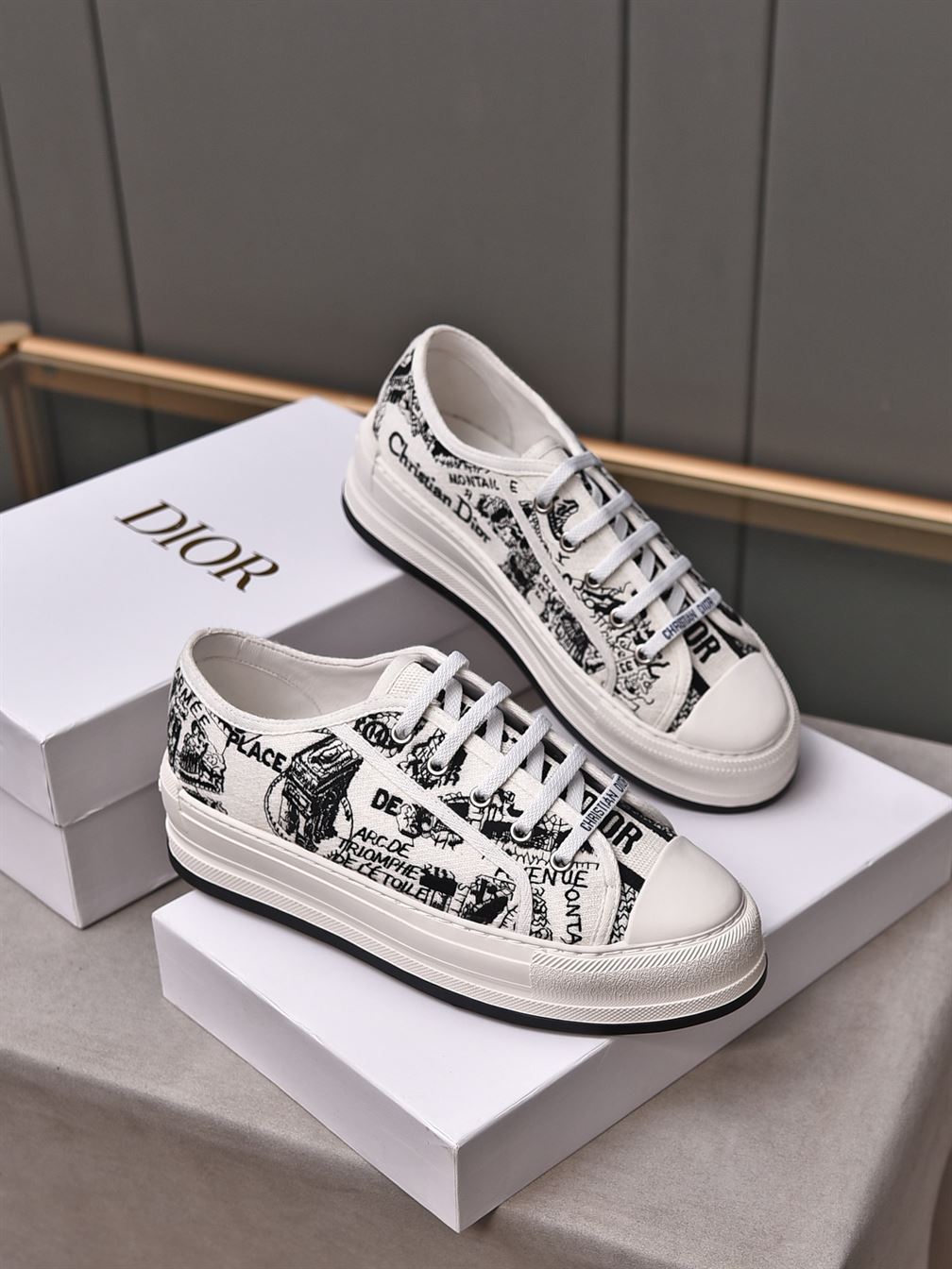 DIOR WALK’N’DIOR PLATFORM LOW-TOP SNEAKER – DO145