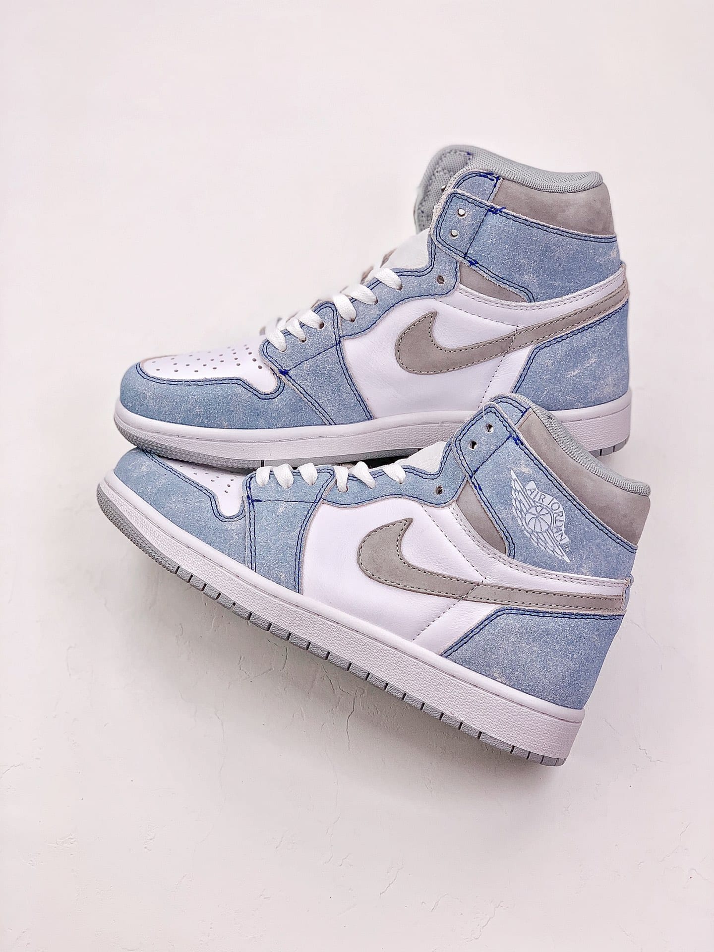 Air Jordan 1 Retro High OG Hyper Royal