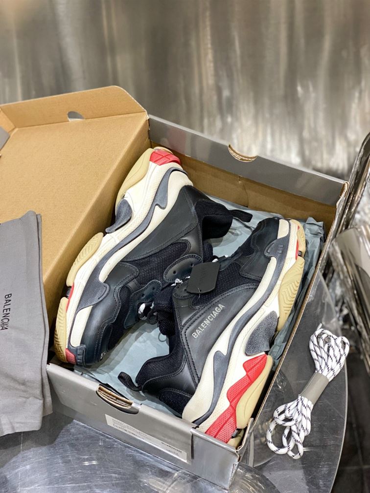 BALENCIAGA TRIPLE S SNEAKERS – BLA009