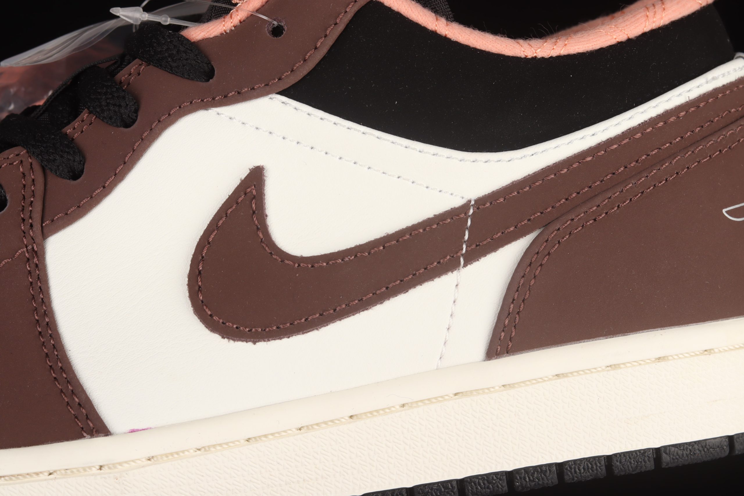 Jordan 1 Low Mocha