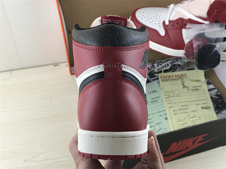 Air Jordan 1 High OG Chicago Lost and Found