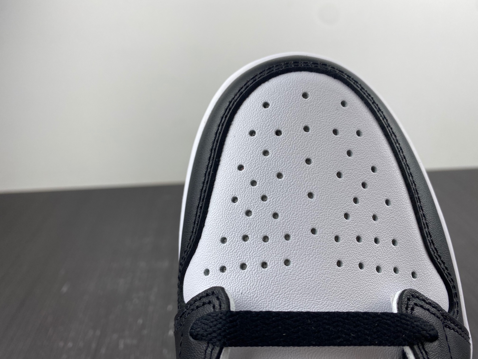 Air Jordan 1 Low OG “Black Toe”