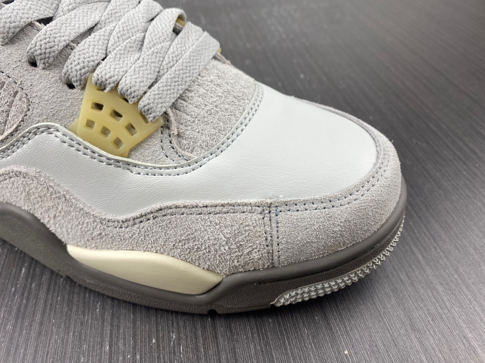 Air Jordan 4 SE Craft Photon Dust