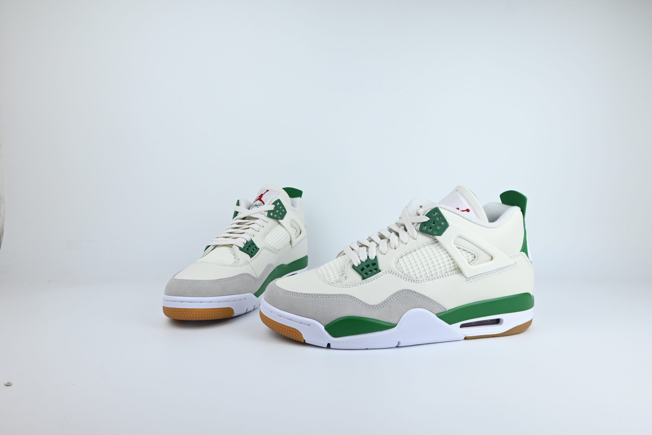 Air Jordan 4 Retro SB Pine Green