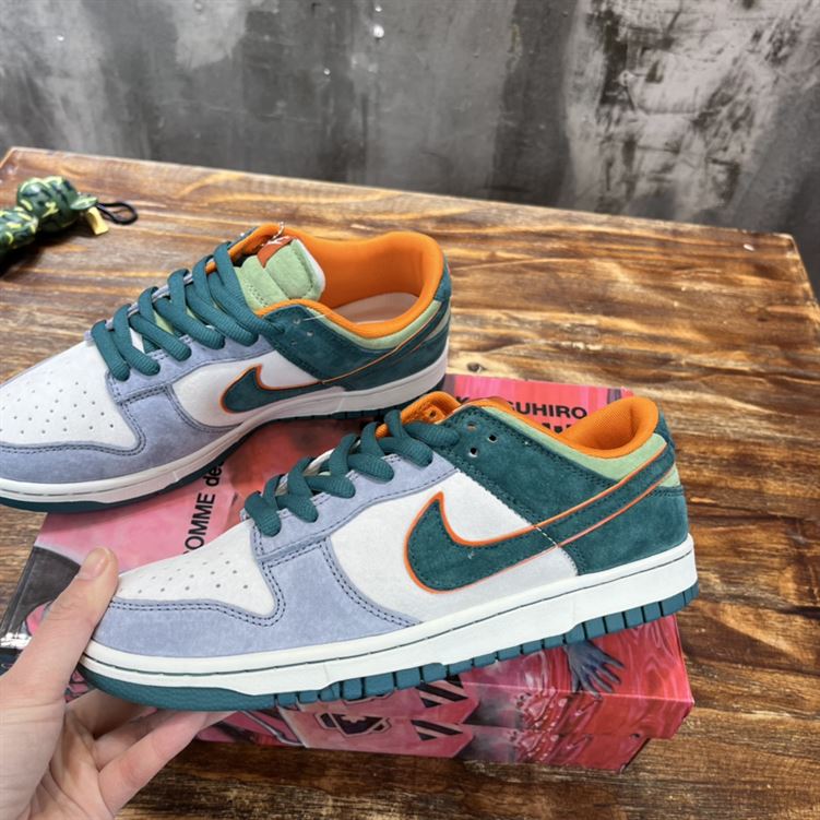 OTOMO KATSUHIRO X NIKE SB DUNK LOW SNEAKER – NSN003