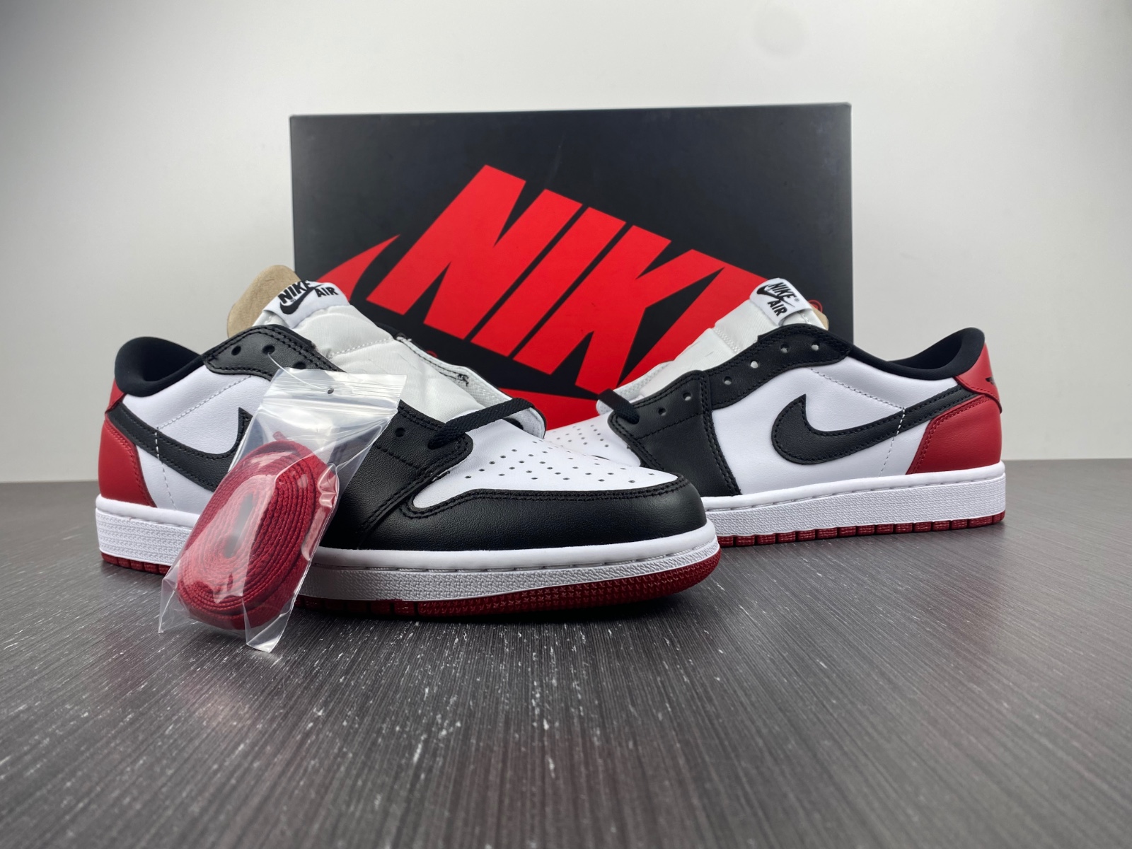 Air Jordan 1 Low OG “Black Toe”