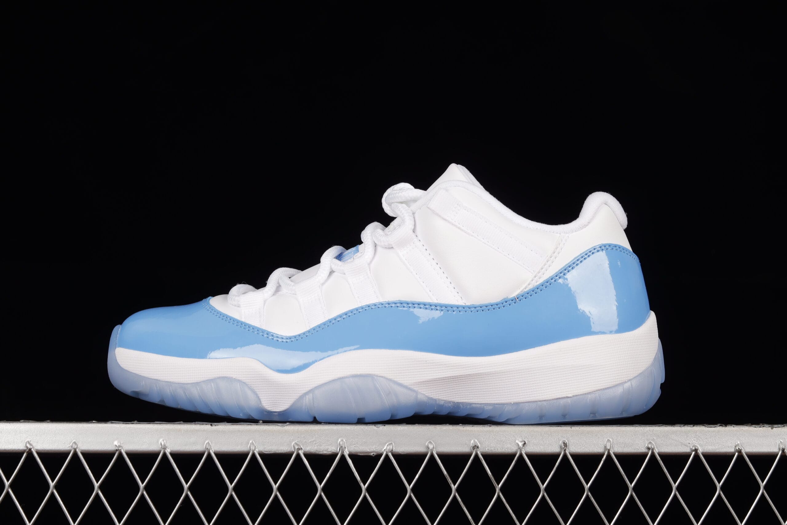 Jordan 11 Retro Low University Blue