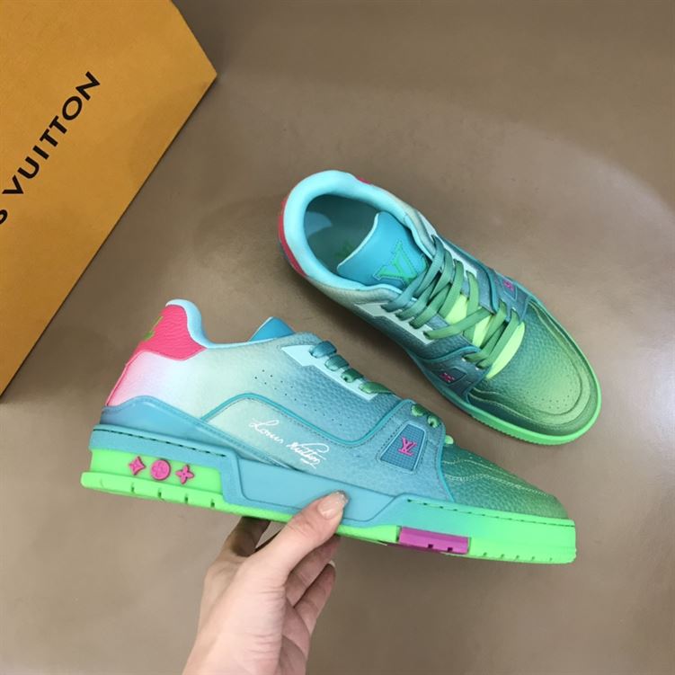 LOUIS VUITTTON TRAINER SNEAKERS IN GREEN GRAINED CALF LEATHER – LVS002