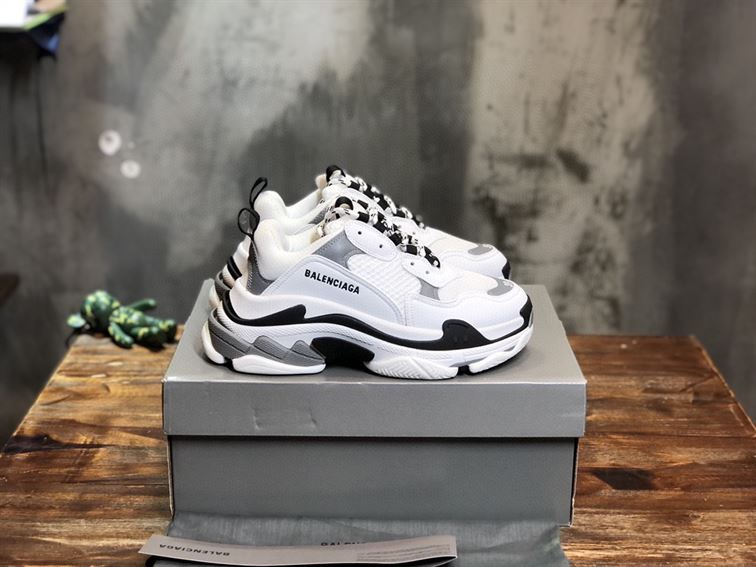BALENCIAGA TRIPLE S SNEAKERS – BLA010