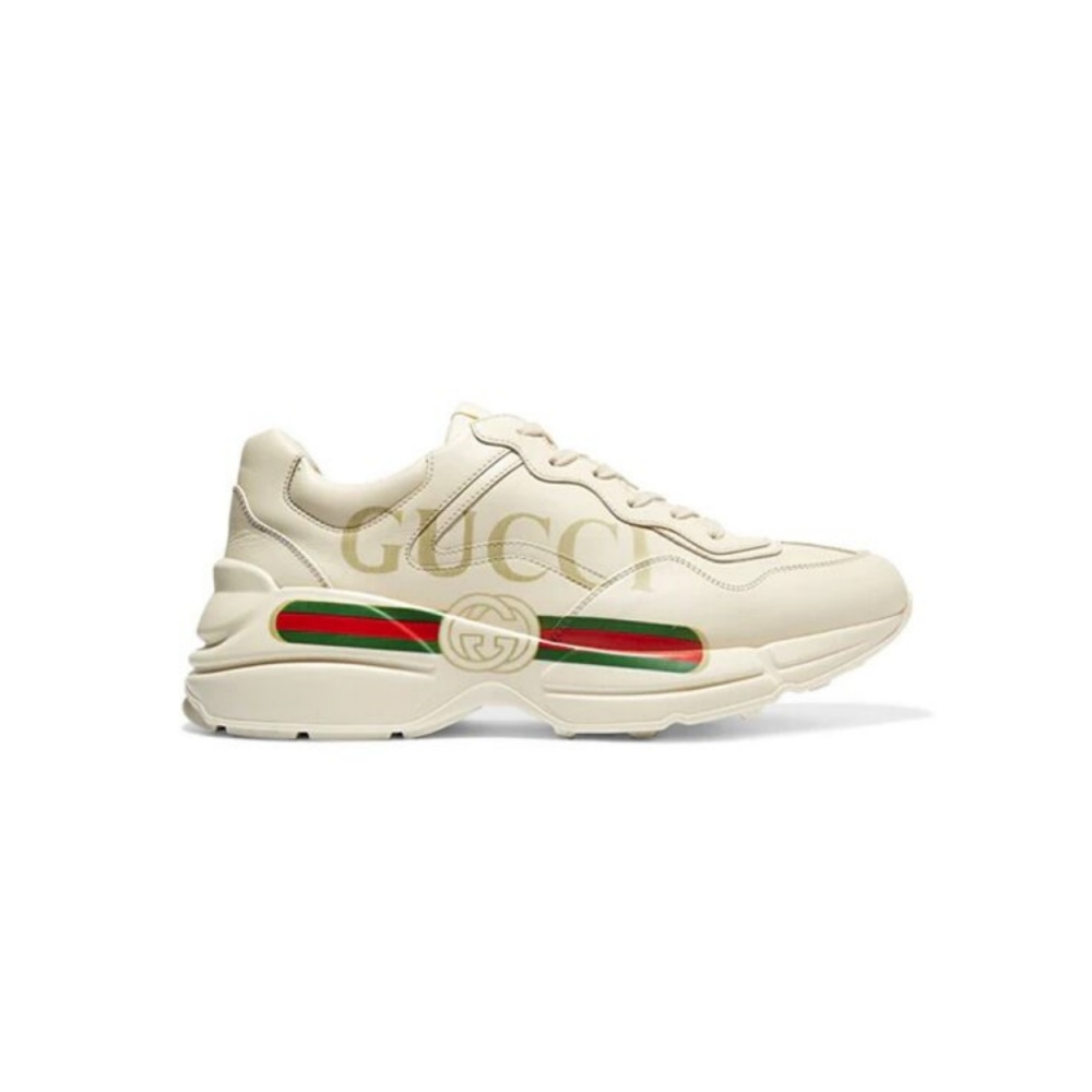 GUCCI WOMEN’S RHYTON GUCCI LOGO LEATHER SNEAKER – GCC008
