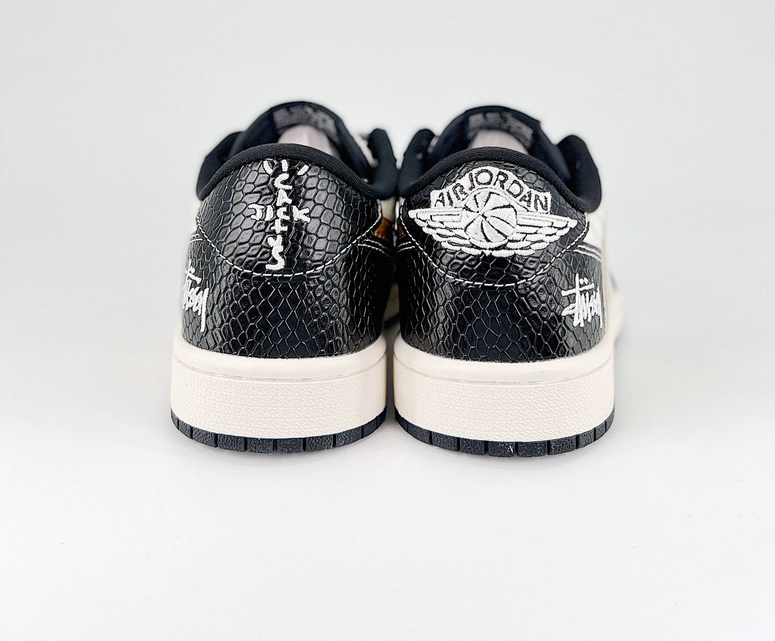 Travis Scott x Air Jordan 1 Retro Low Custom