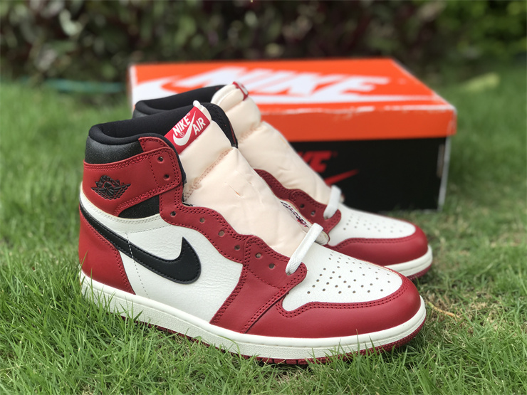 Air Jordan 1 High OG Chicago Lost and Found