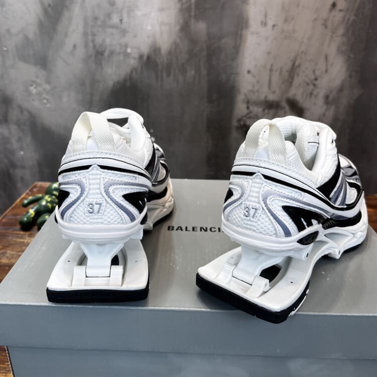 BALENCIAGA X-PANDER SNEAKER IN OFF WHITE – BLA042