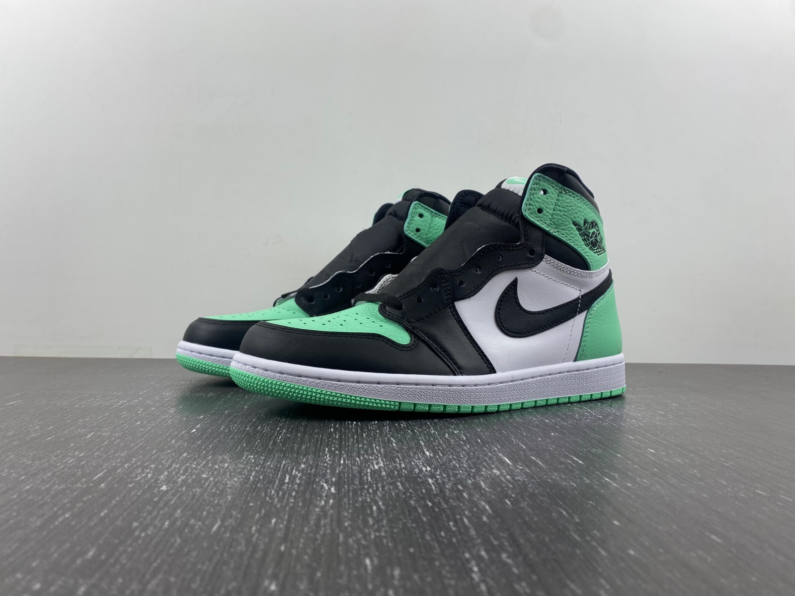 Air Jordan 1 High Green Glow