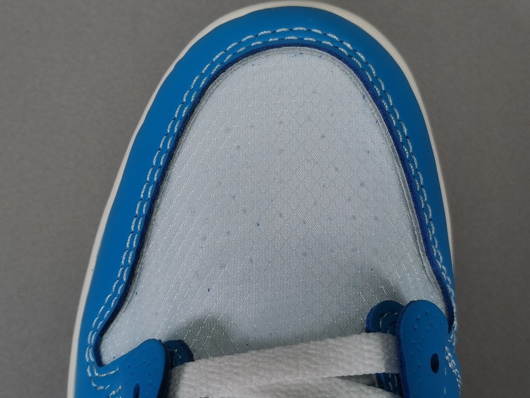 Air Jordan 1 Retro High Off-White University Blue Extended Size