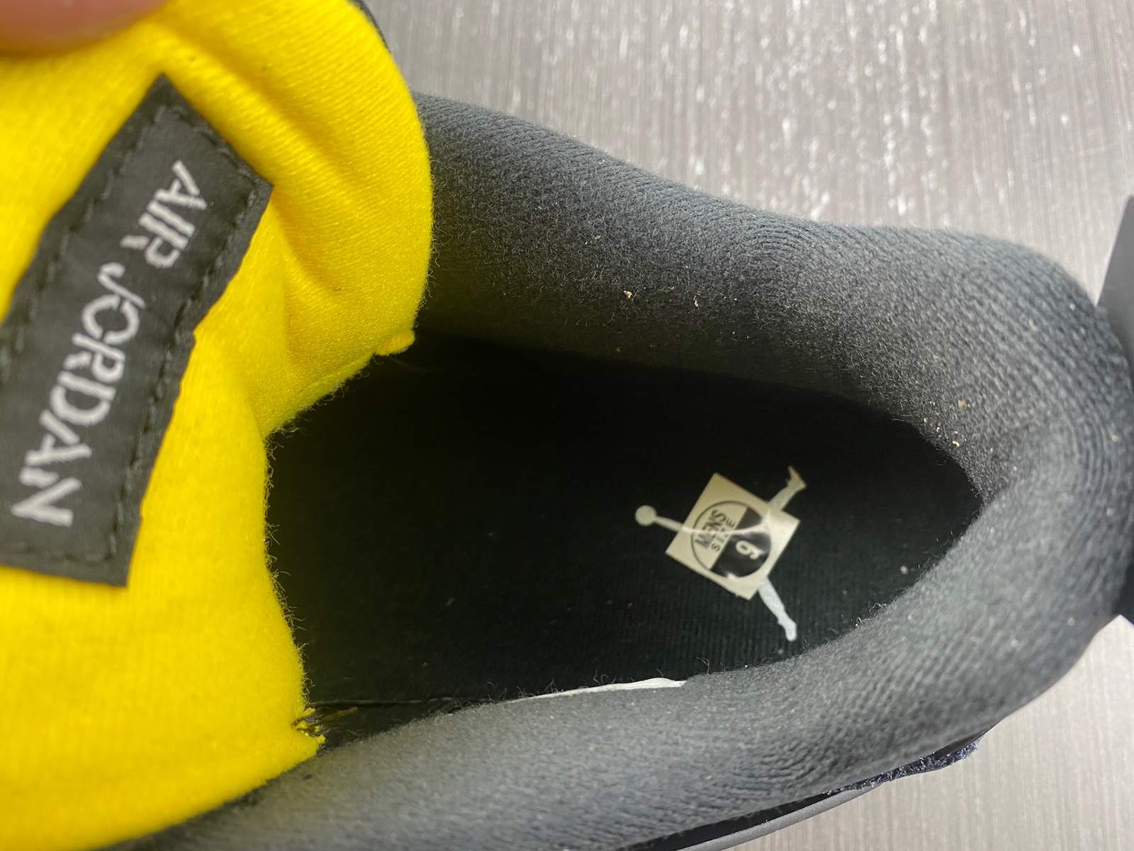 Jordan 4 Retro Thunder