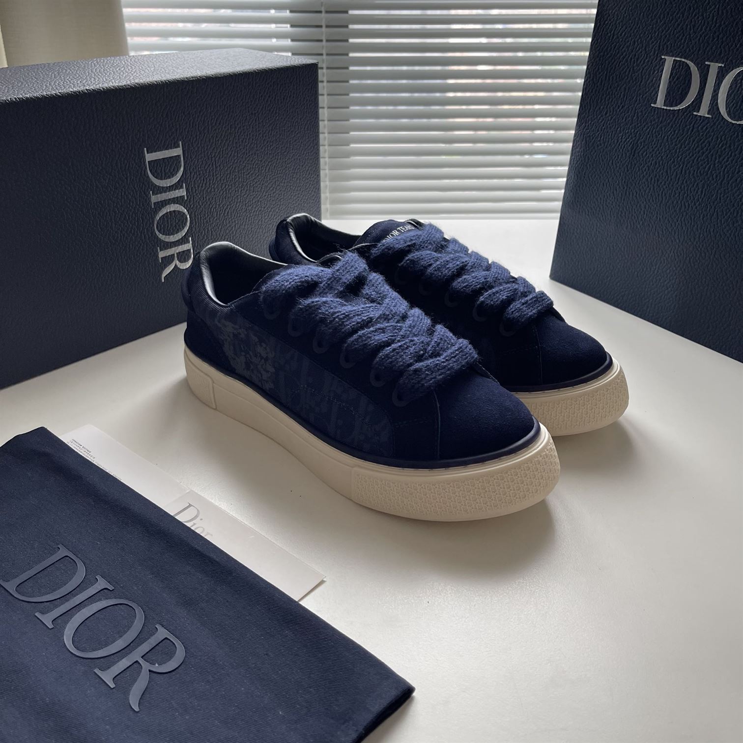 DIOR TEARS B33 SNEAKER – DO131