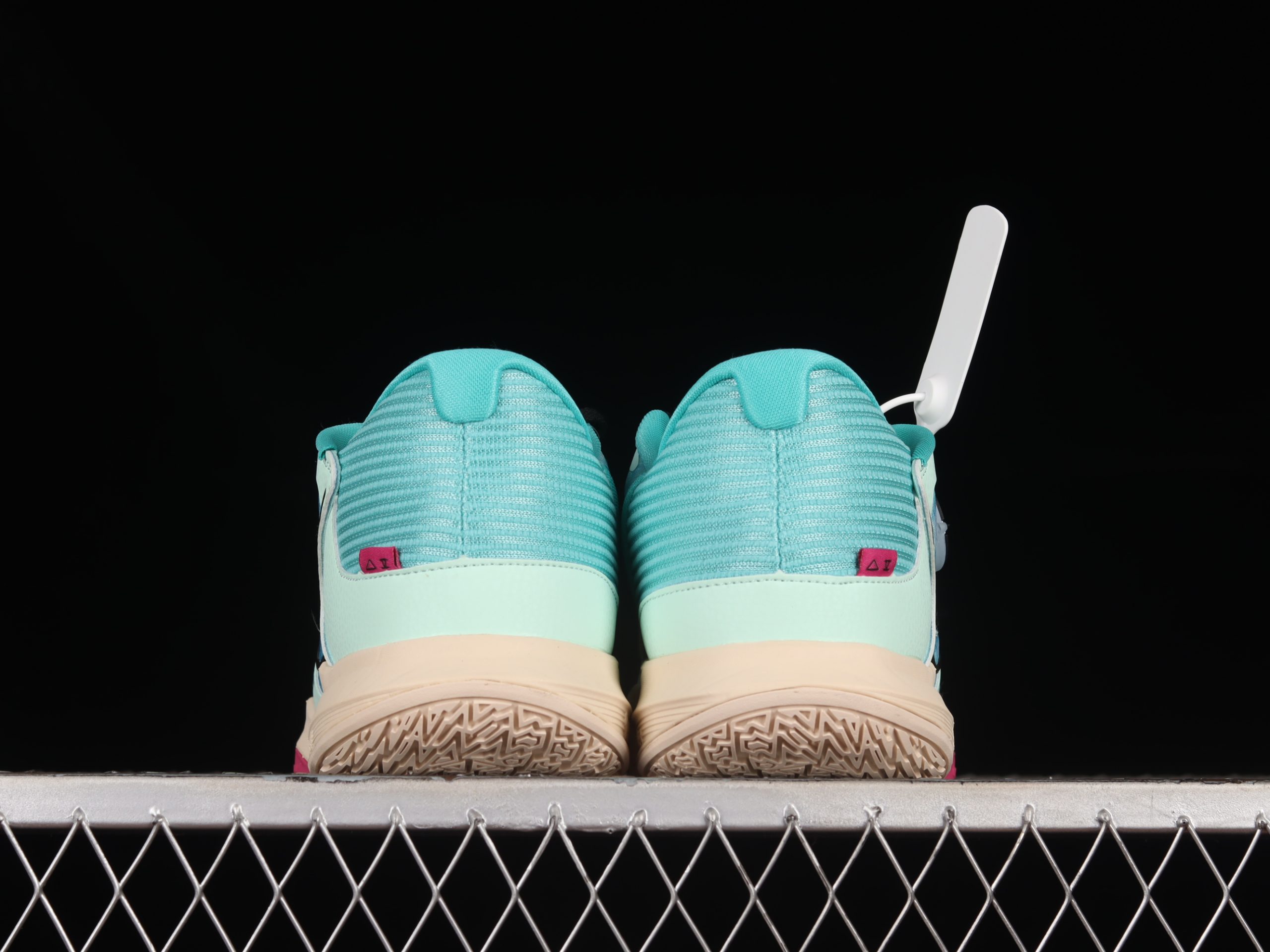 Nike Kyrie Low 5 Community