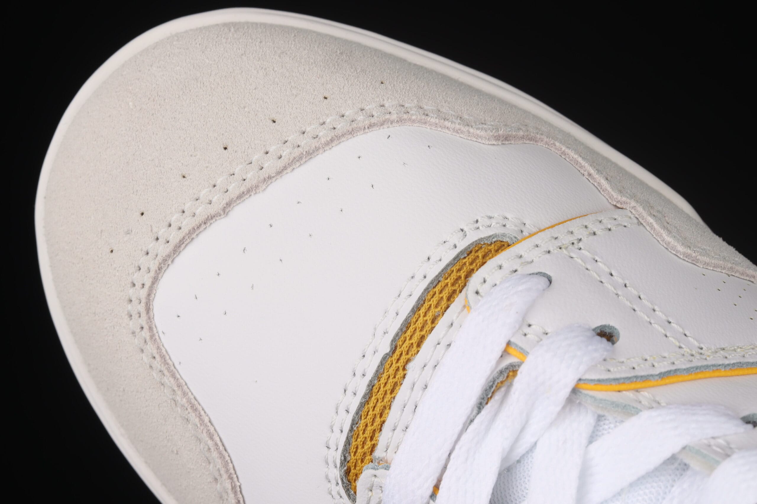 New Balance 550, Sea Salt Varsity Gold