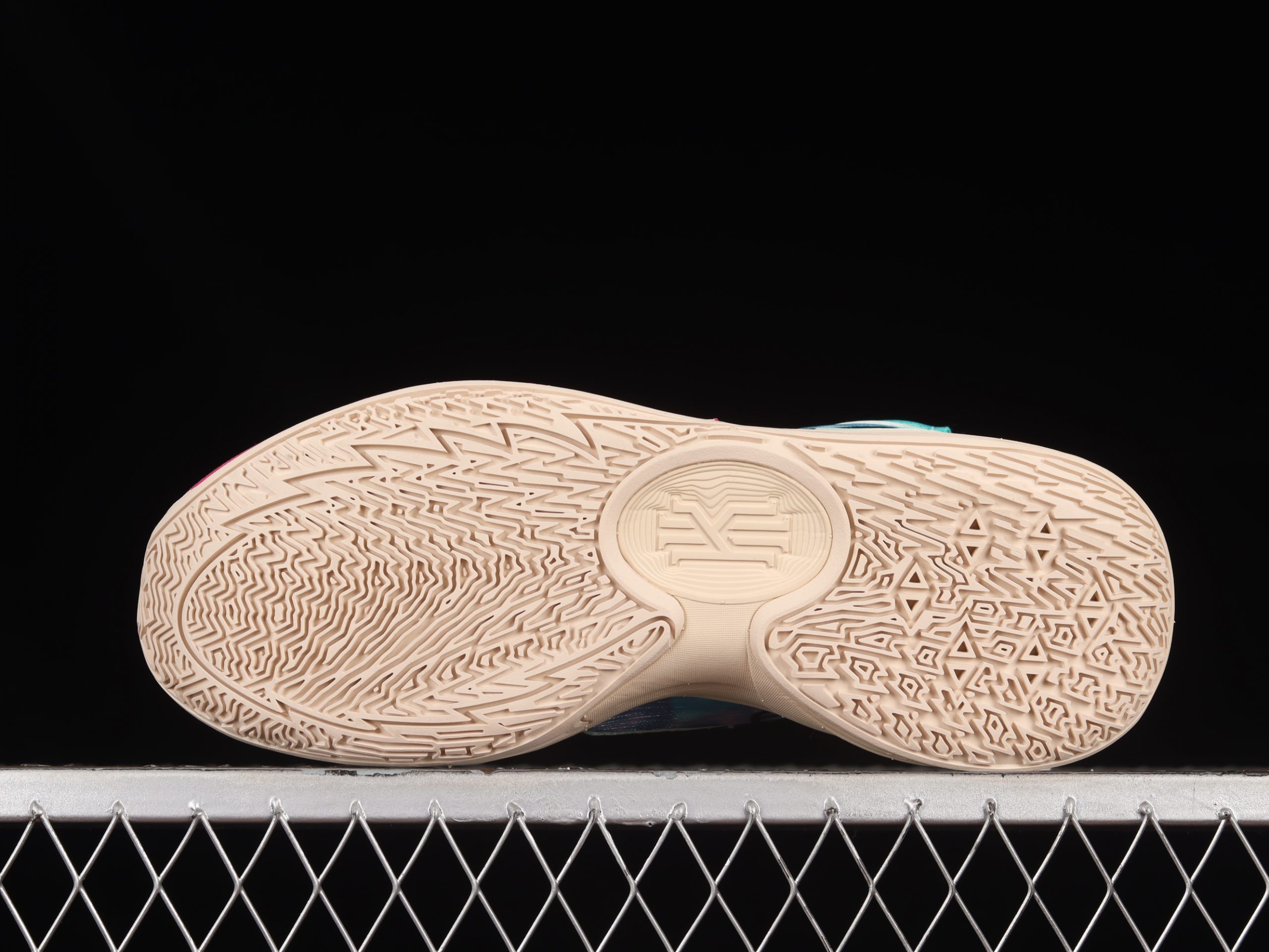 Nike Kyrie Low 5 Community