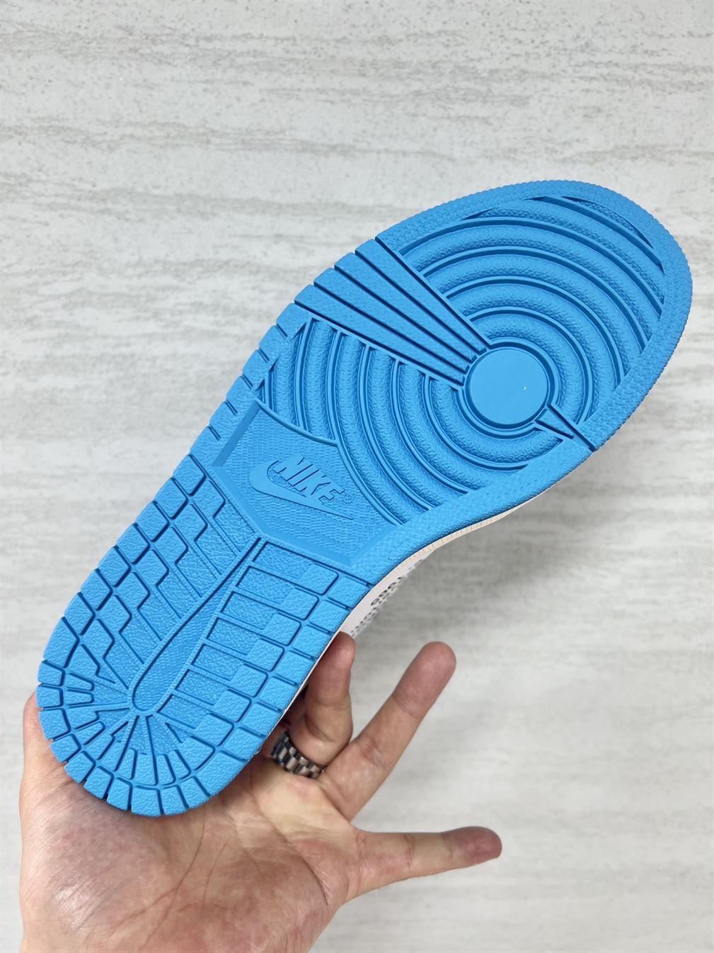 AIR JORDAN 1 RETRO HIGH OFF-WHITE UNIVERSITY BLUE – OFW031