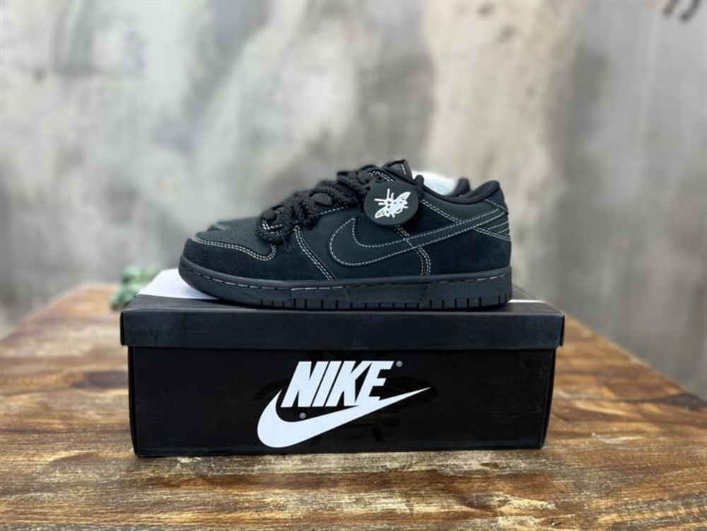 NIKE SB DUNK LOW SNEAKER – NSN010