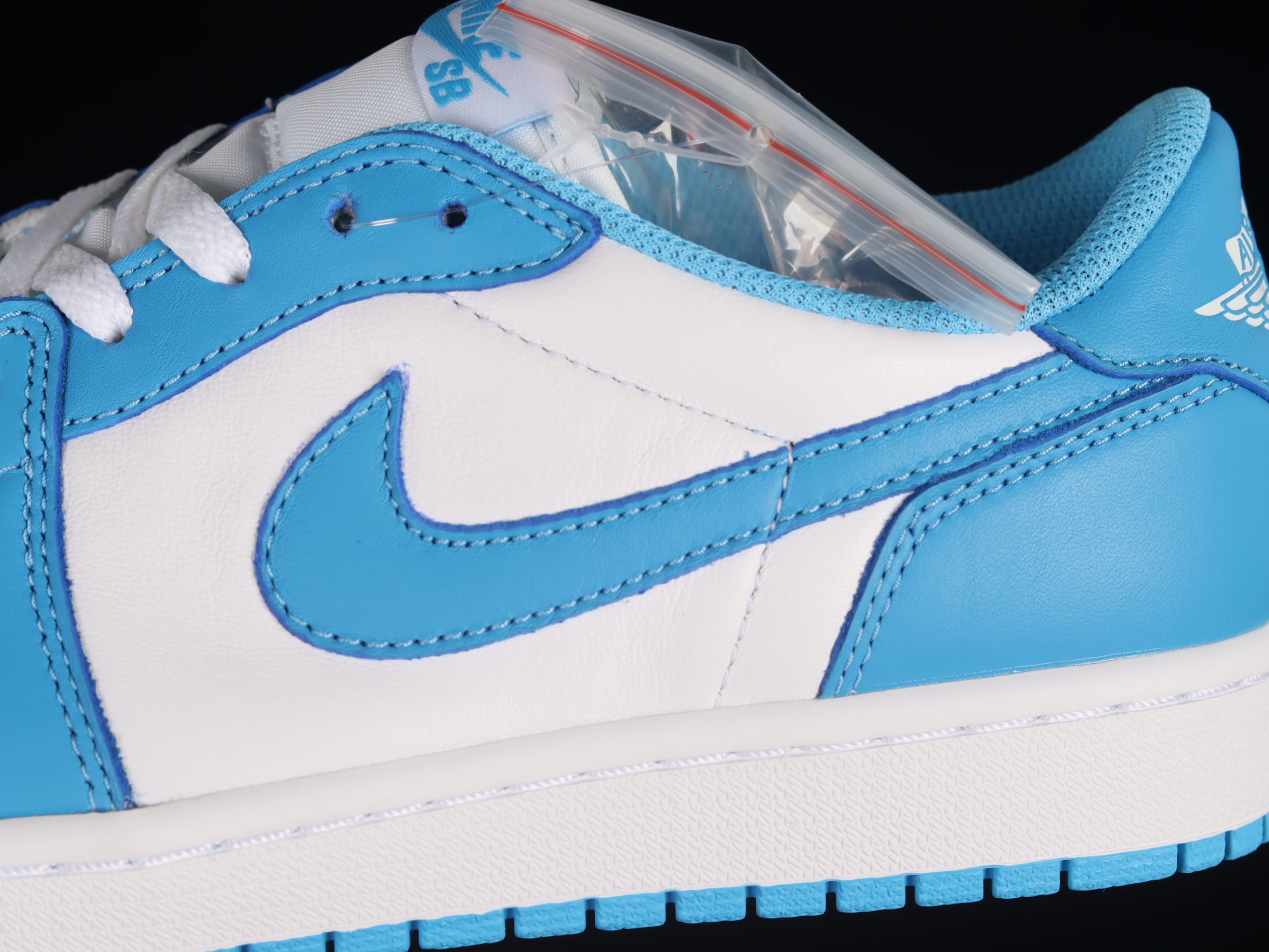 Jordan 1 Low SB UNC