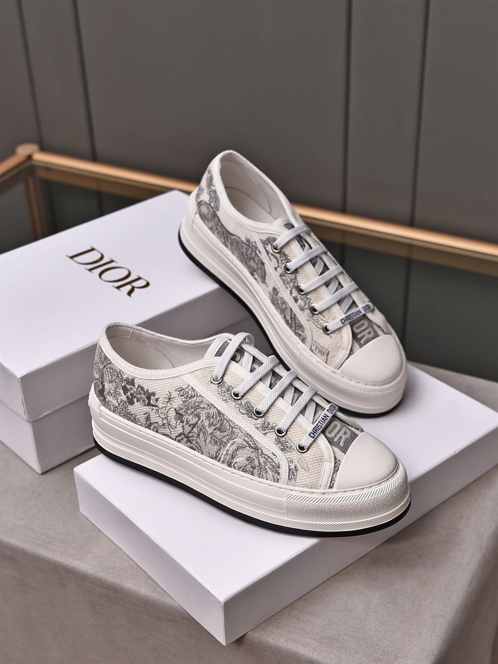 DIOR WALK’N’DIOR PLATFORM LOW-TOP SNEAKER – DO144