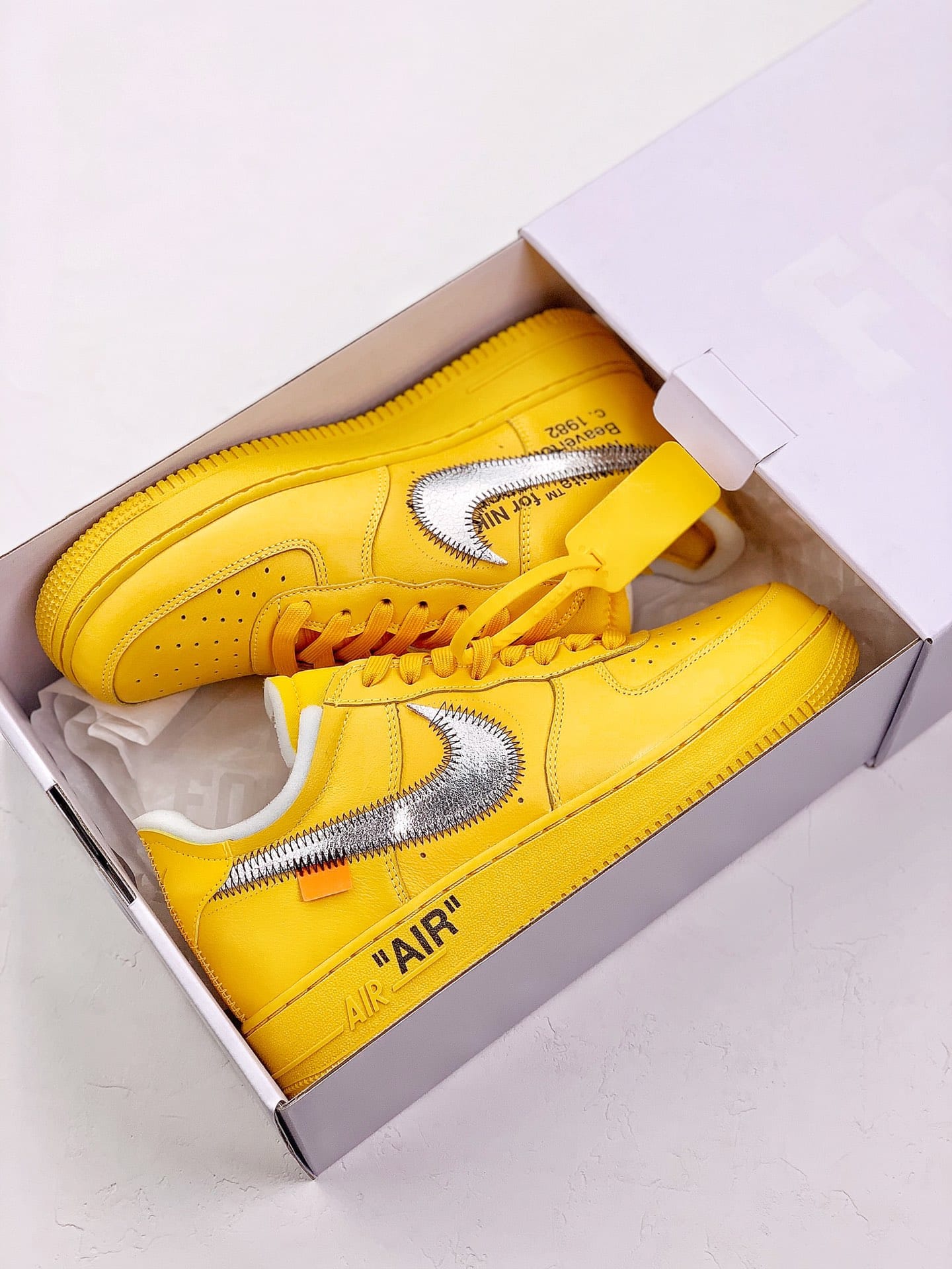 Nike Air Force 1 Low OFF-WHITE University Gold Metallic Silver