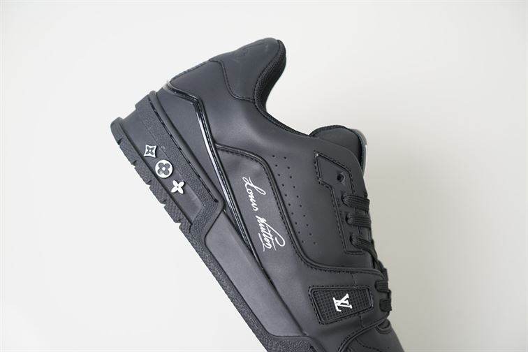 LOUIS VUITTON TRAINER SNEAKER – LVS084