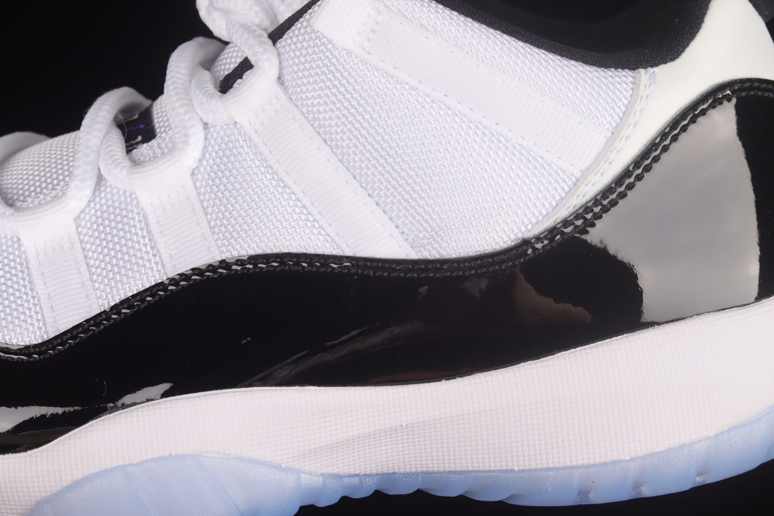 Air Jordan 11 Retro Low Concord