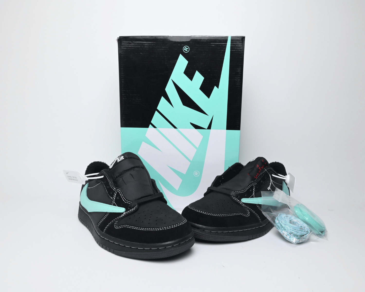 Travis Scott x Air Jordan 1 Low Tiffany Green