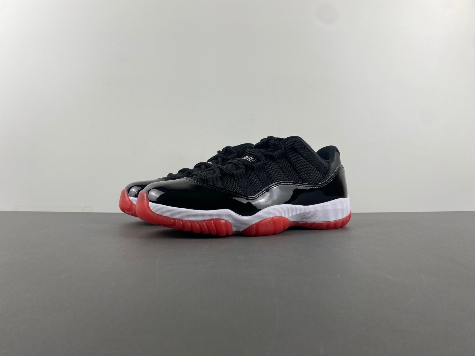 Air Jordan 11 Retro Low Bred