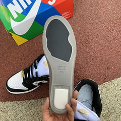 Supreme x Nike SB Dunk Low