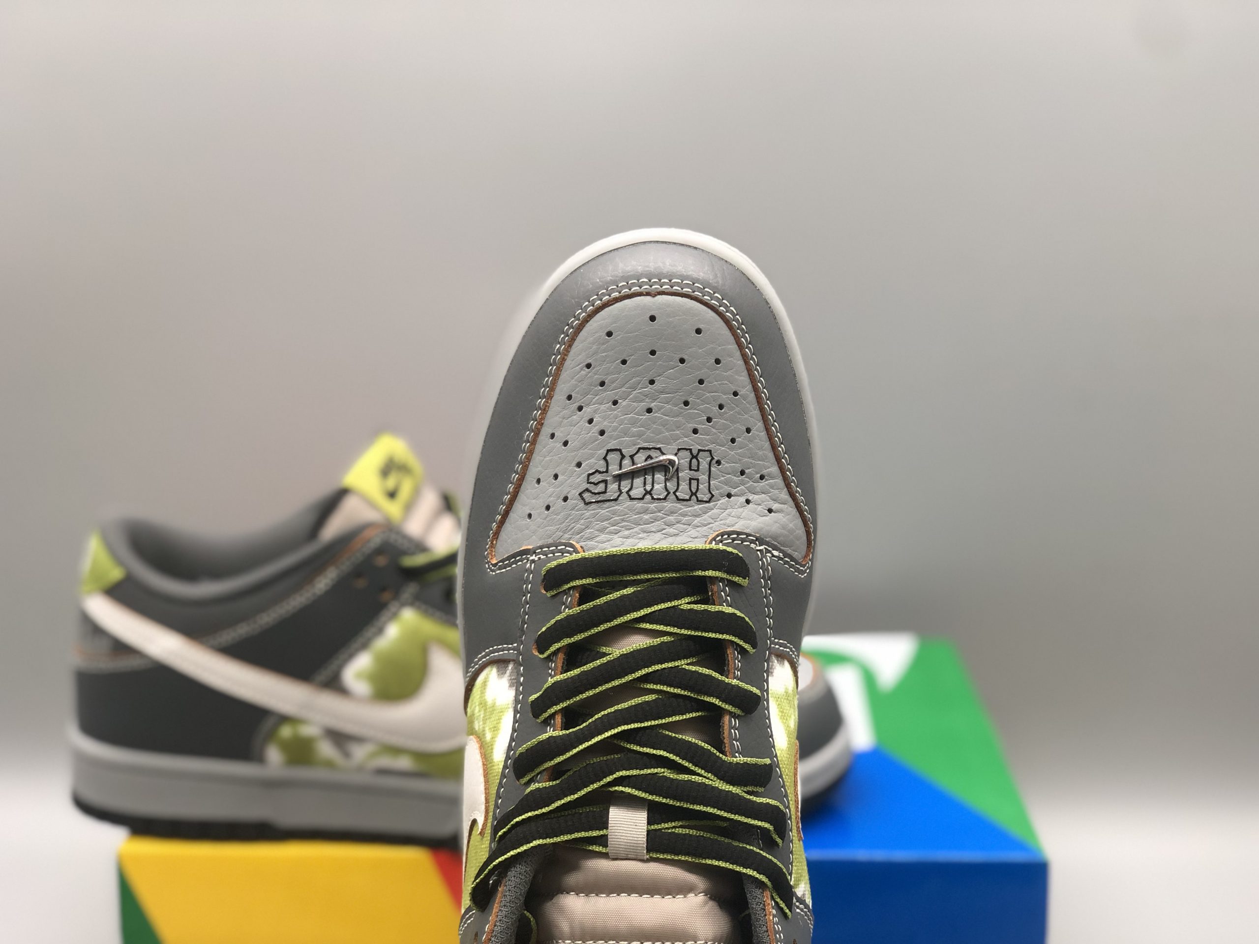 Nike SB Dunk Low HUF Wait, What!? (Friends and Family)