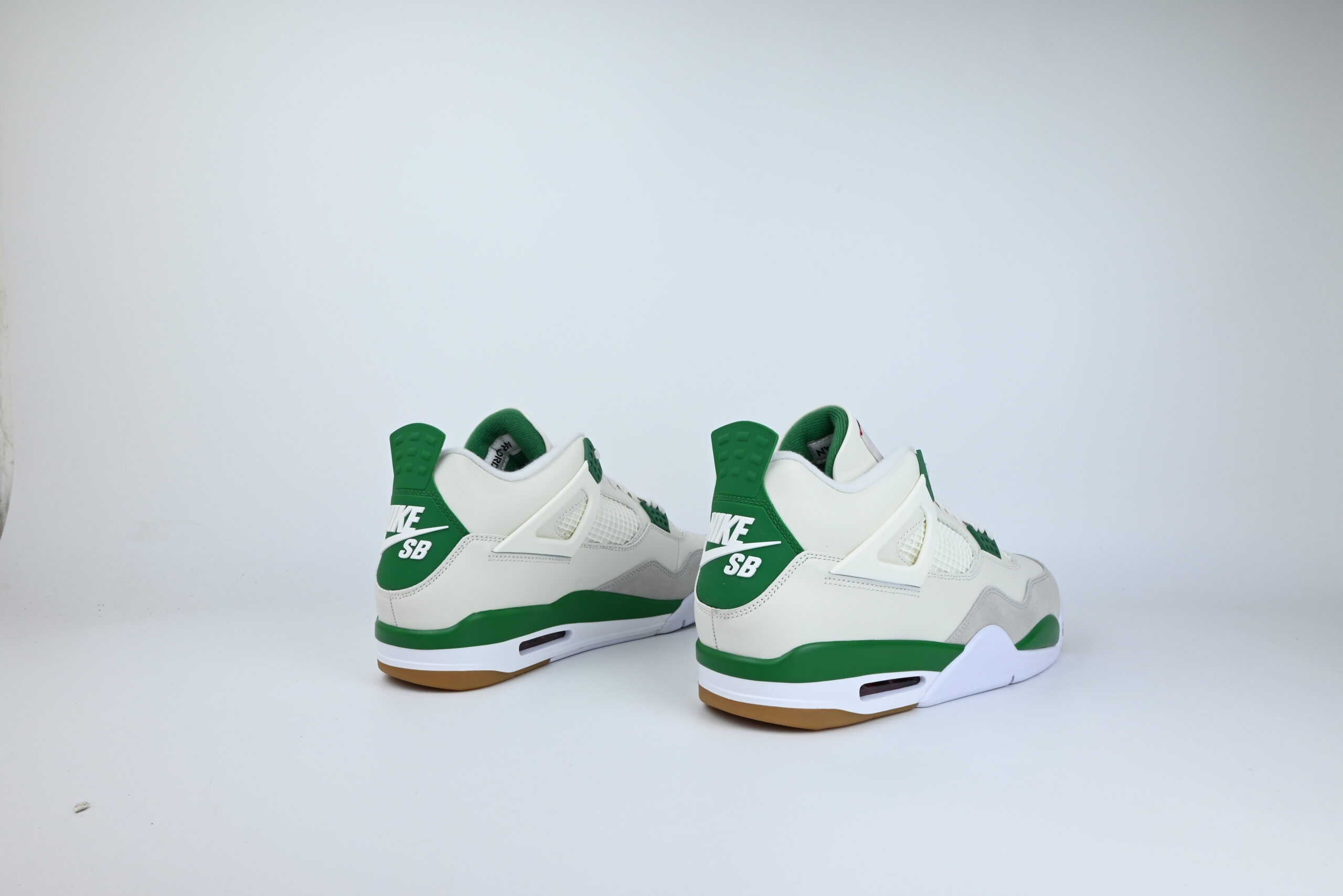 Air Jordan 4 Retro SB Pine Green