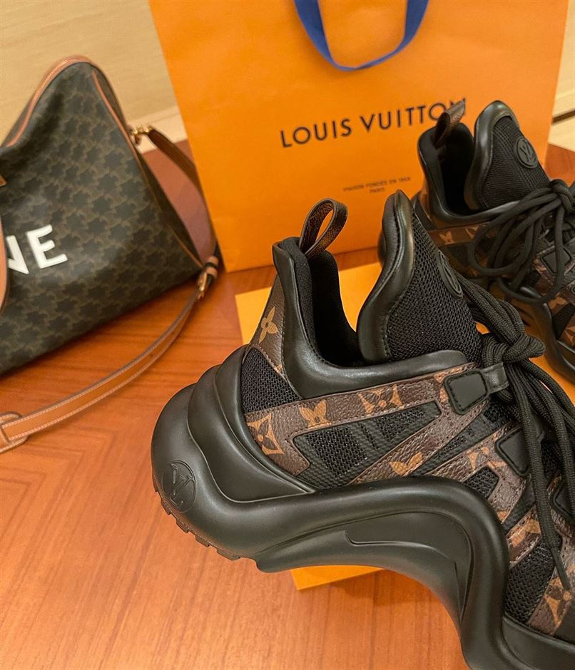 LOUIS VUITTON ARCHLIGHT TRAINERS – LVS098
