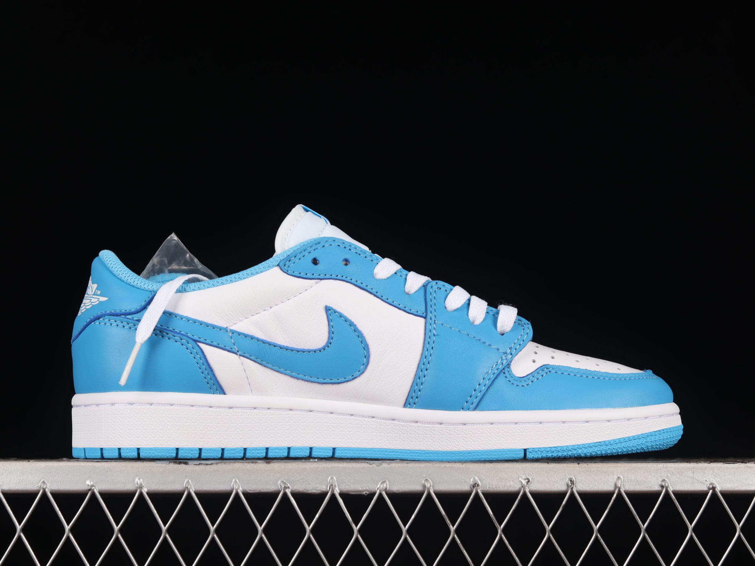 Jordan 1 Low SB UNC