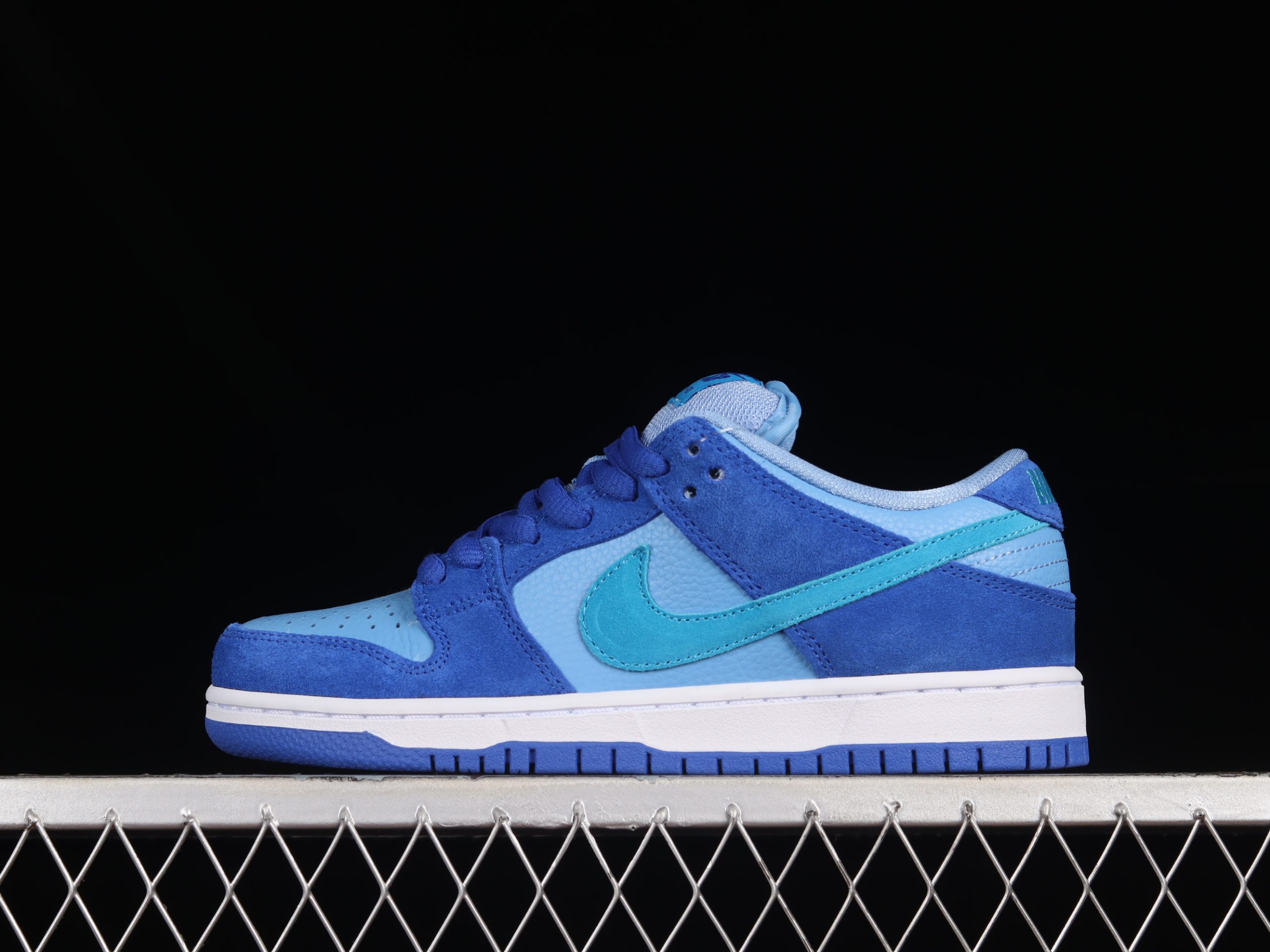 Nike SB Dunk Low Blue Raspberry