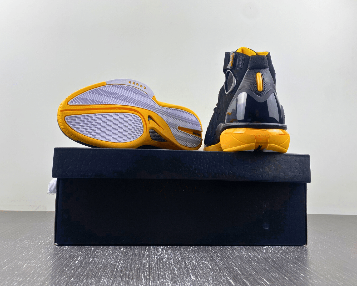 Nike Air Zoom Huarache 2k4 Black Varsity Maize