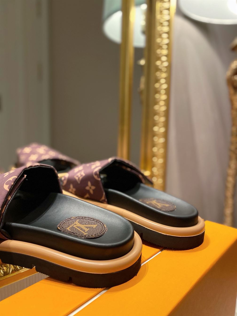LOUIS VUITTON SLIDES – LVSD009